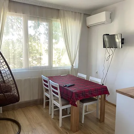 Emis * Ταργκόβιστε